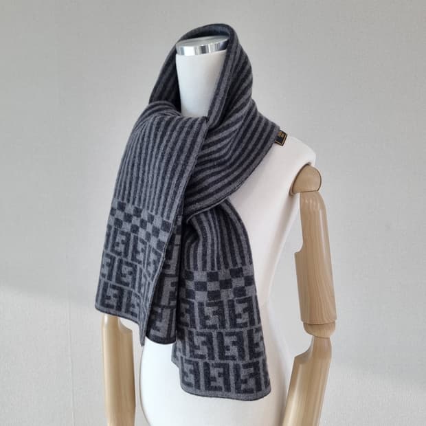 정품 펜디 머플러