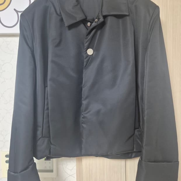 우영미 22fw 패디드 나일론 크롭 자켓(블랙/46)