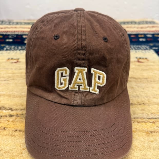 갭 브라운 로고 캡