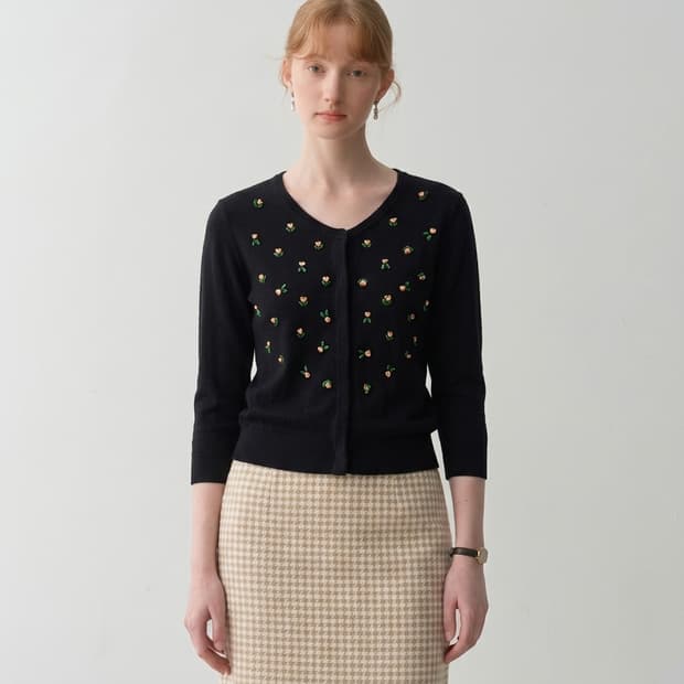 🌸 레니본 비즈 플라워 블랙 가디건 55-55반 | 로맨틱 봄 니트