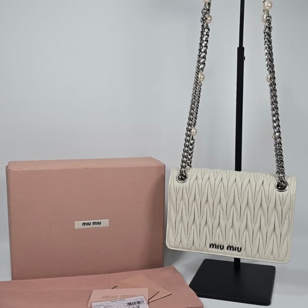 miu miu 미우 미우 마테라쎄 나파 레더 미니 숄더백 (정품)