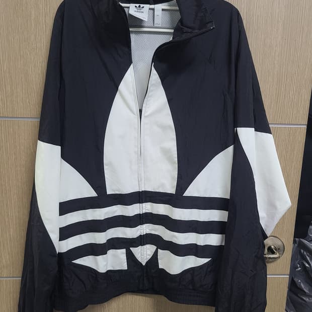 아디다스 빅 로고 바람막이 3xl