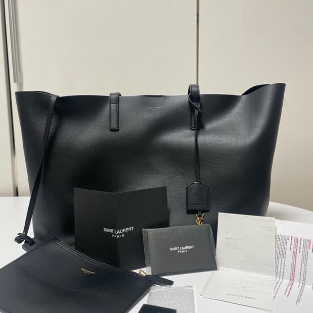 생로랑 이스트웨스트 레더 쇼퍼백 블랙(현대백화점본점구매)