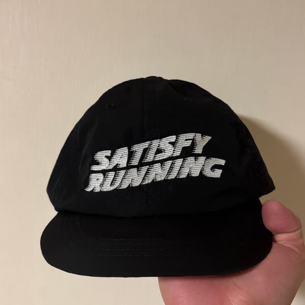 새티스파이 플라이트실크 러닝 캡 블랙