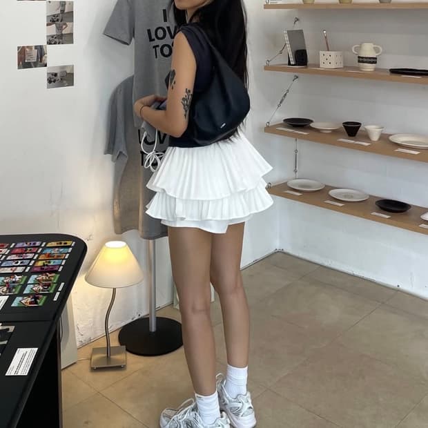 Shop faerie 샵페어리 화이트 미니 스커트 (모델 서지수님 착용)