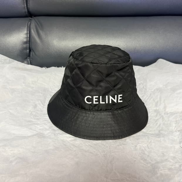 셀린느 퀼팅 버킷햇 M사이즈(새상품급)