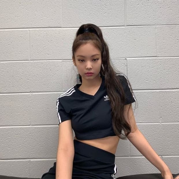 아디다스 제니 크롭 브이넥 반팔
