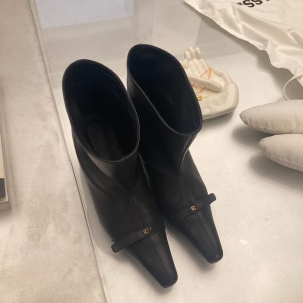 로우클래식 스틸레토 부츠