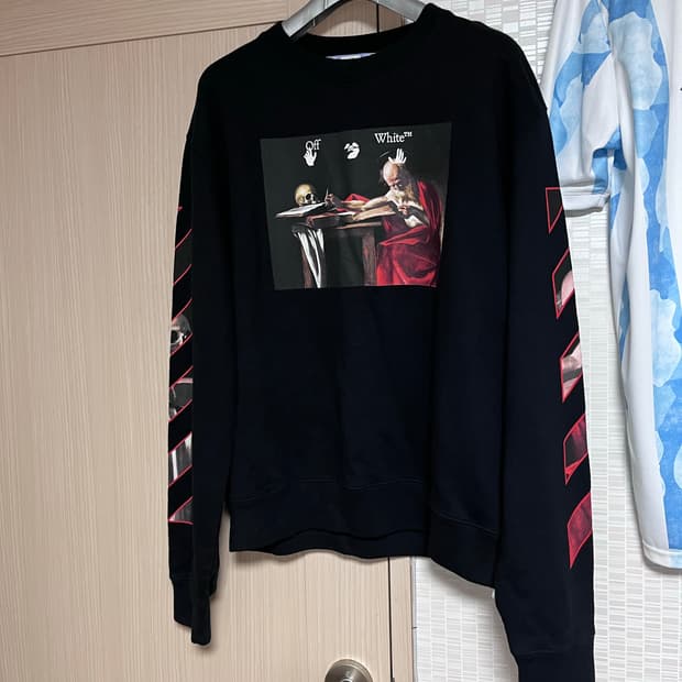 [XL] 오프화이트 카라바조 블랙 맨투맨