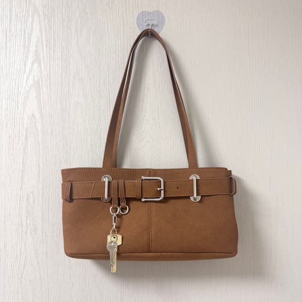 브라운 벨트 바게트백