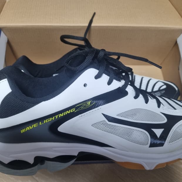 미즈노 웨이브 라이트닝 z3 285