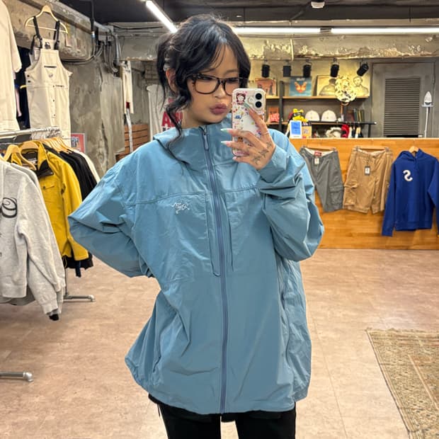아크테릭스 하늘색 바람막이 #csz4240