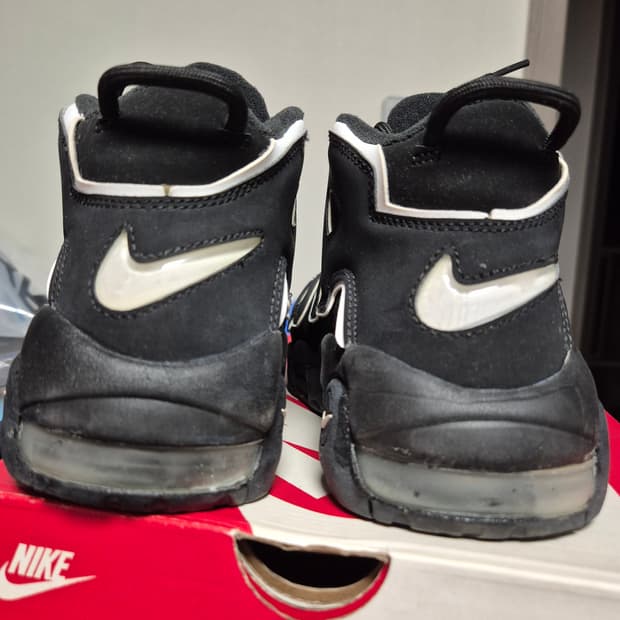 나이키 에어 모어 업템포 블랙 화이트