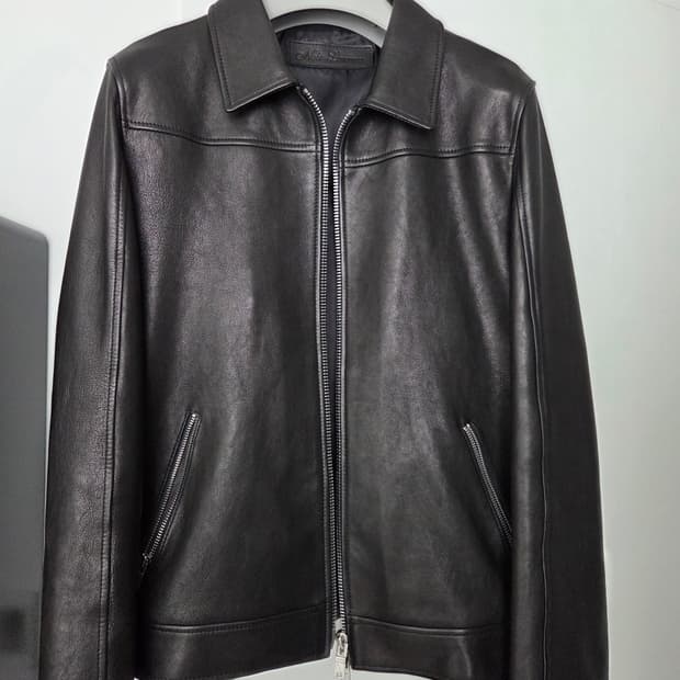 느와르라르메스 스탠다드 가죽자켓 44 사이즈 판매합니다