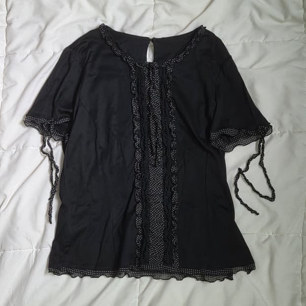 Polka dot ruffled short sleeve blouse