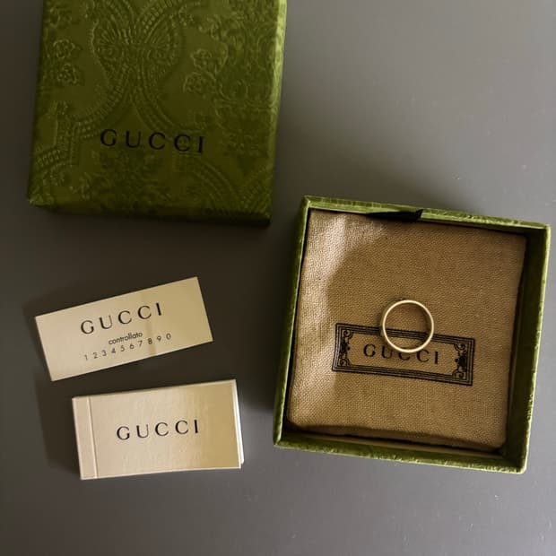 구찌 블라인드 포 러브 반지 