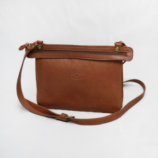 일비종떼 로니 더블 지퍼 트리오 포켓 가죽 숄더.크로스백