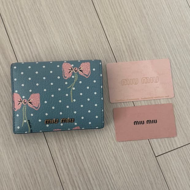 미우미우 도트 반지갑
