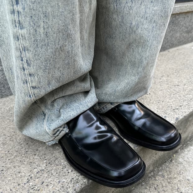 새상품 블랙 프라다 스퀘어 로퍼