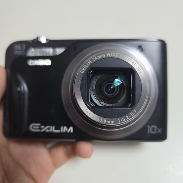 카시오 엑슬림 EX-H15 디지털 카메라