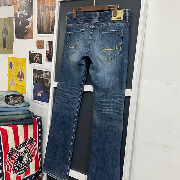 Factotum 팩토튬 젠더리스 나팔핏 부츠컷 데님 팬츠