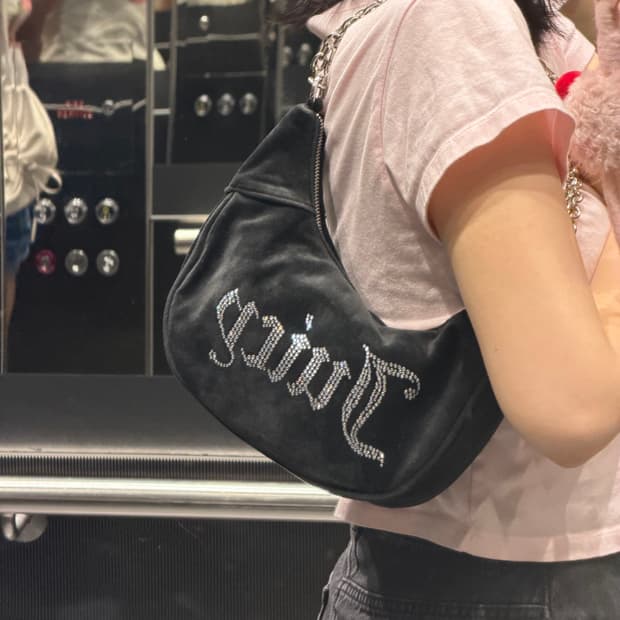 [신상✨프리뷰세일] 쥬시꾸뛰르 블랙 벨벳 체인호보백