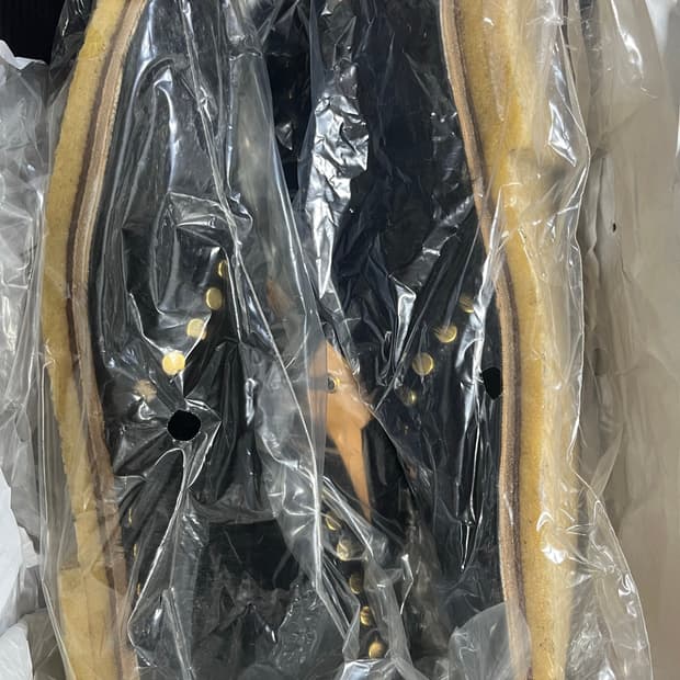 프라다 17 FW 스터드 퍼 부츠