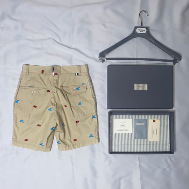 톰그레이 by톰브라운 멀티 자수 치노 쇼츠