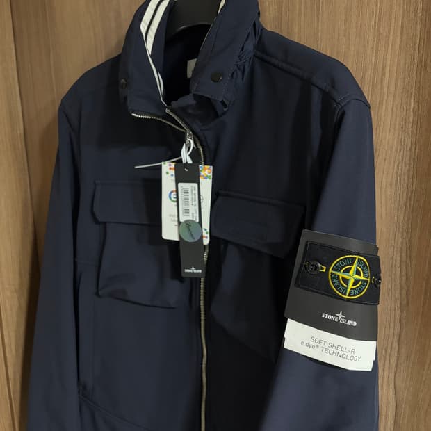 새상품(M)스톤아일랜드 테크놀로지 소프트쉘 자켓 네이비