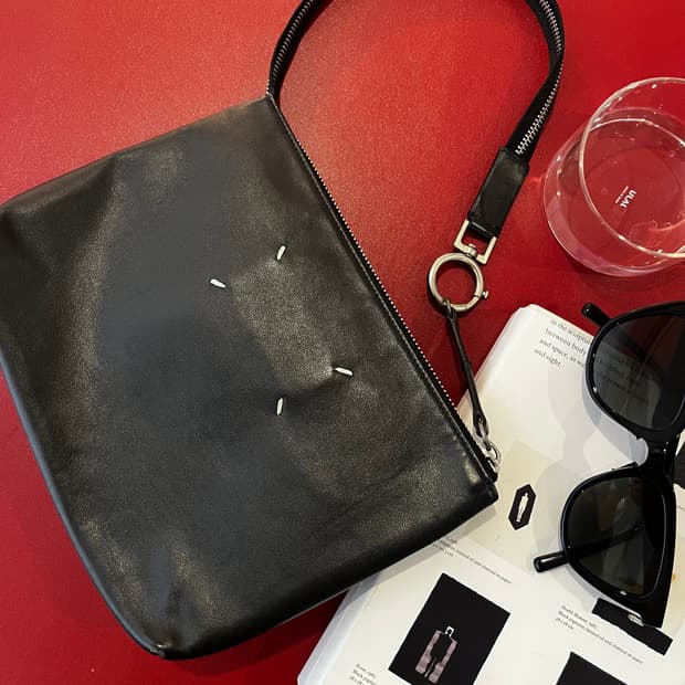 마르지엘라 레더 클러치 숄더백(블랙)