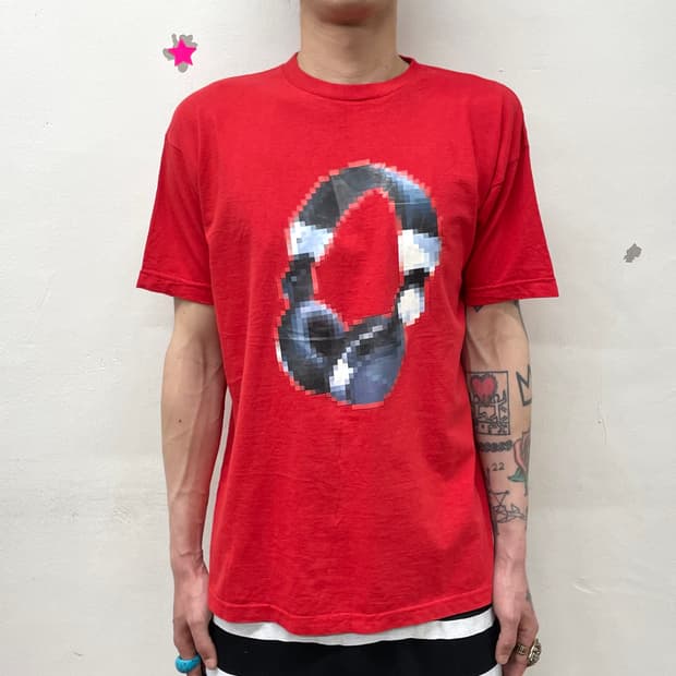 Blur headset red t-shirt