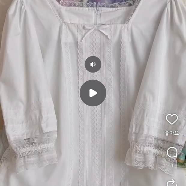 엔느빈티지 화이트 레이스 핀턱 시스루 블라우스 몬니