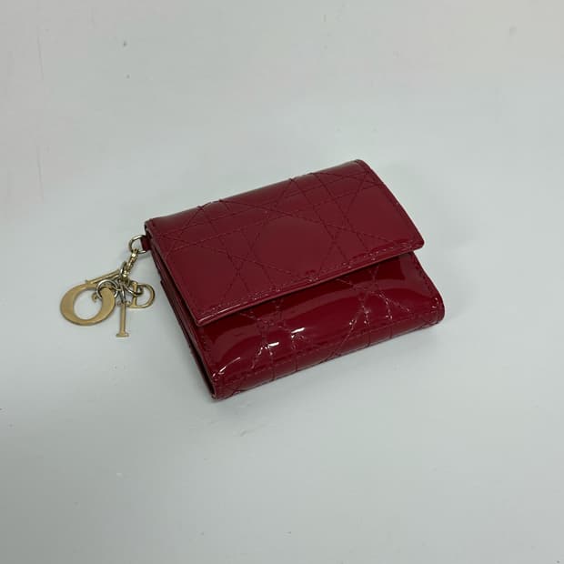 레이디 디올 로투스 지갑 페이던트 까나쥬