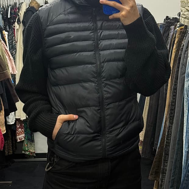 오클리 경량 패딩 조끼 베스트 집업 고프코어 런닝 S 하이넥 카라 블랙 