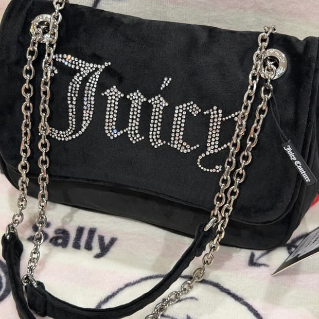 [신상✨프리뷰세일] 쥬시꾸뛰르 벨벳 스톤 체인 숄더백/크로스백 블랙