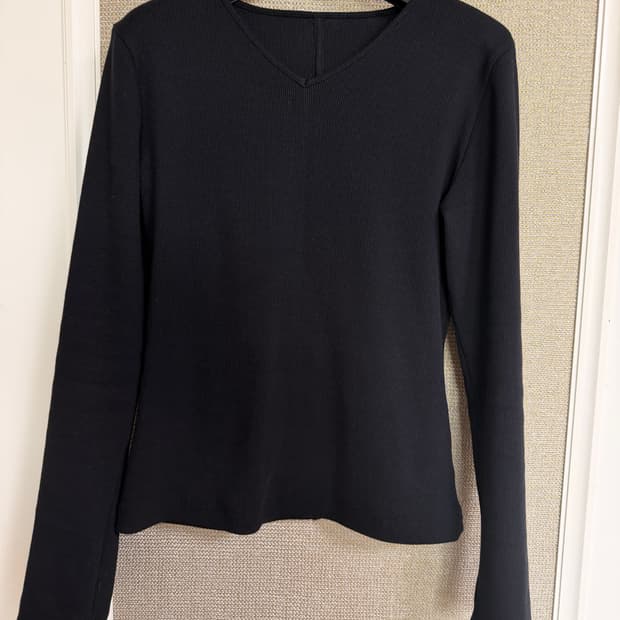 에레 브이넥 티셔츠 블랙