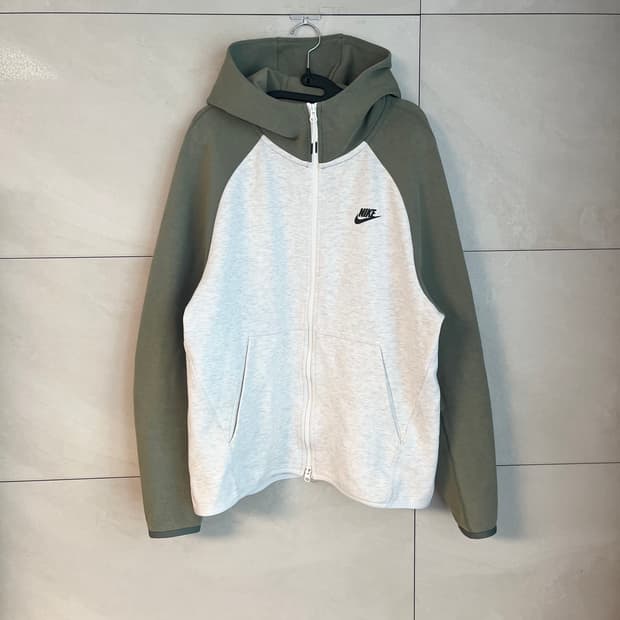 [2XL] 나이키 테크팩 후드집업 카키/아이보리 화이트 판매합니다.

사