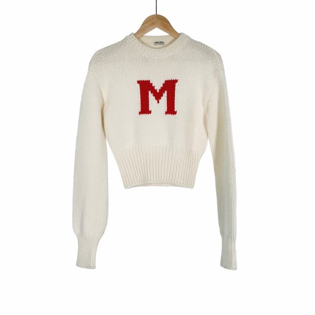 [38] 미우미우 여성 헤비 울 케이블 M로고 크루넥 니트 스웨터 화이트