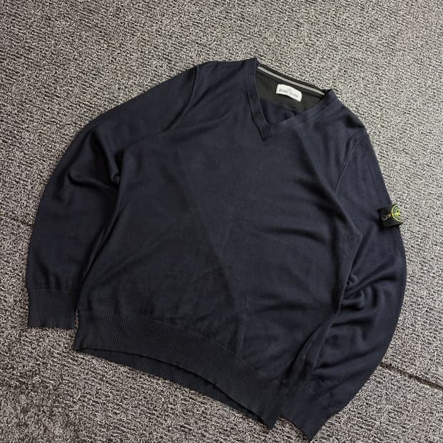 스톤아일랜드 브이넥 블랙 코튼 니트 롱슬리브 3141
