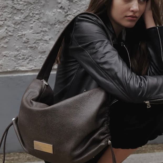 어커소스 미에르백 