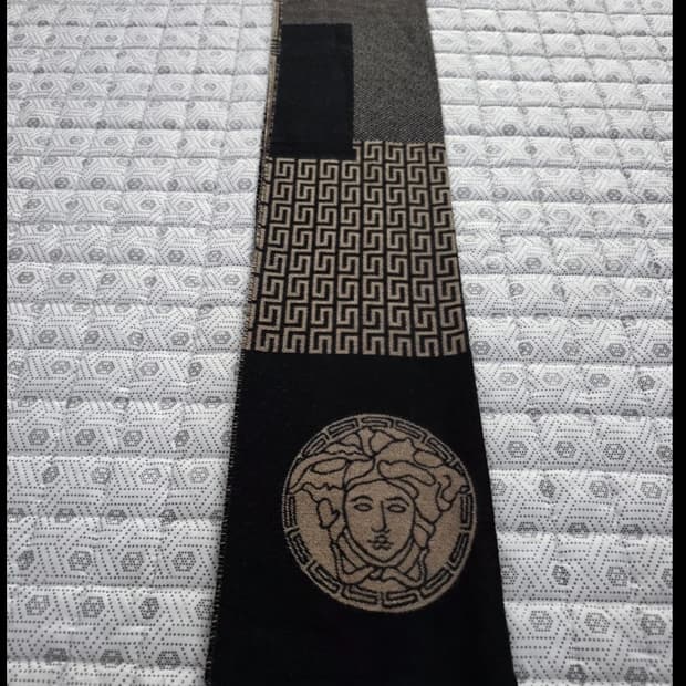 베르사체 메두사 울 머플러