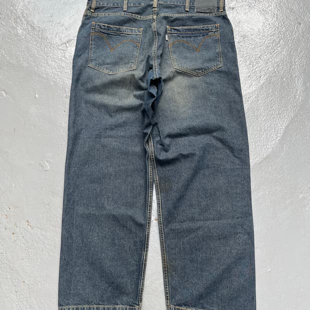 38) 2000s Levis Silver Loose Fit Jeans