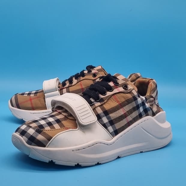 oo bur 스니커즈 255