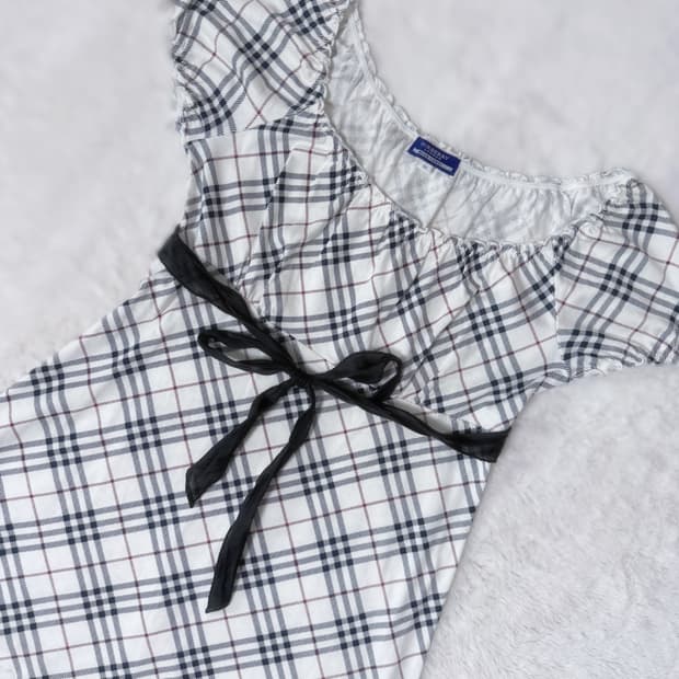 Burberry 블루라벨 노바체크 리본 블라우스 ≽^•⩊•^≼