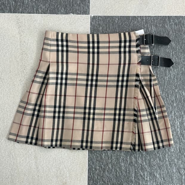 버버리 체크 버클 미니 스커트
