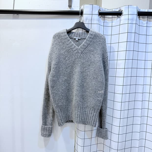 cos  코스 모헤어 브이넥 니트 