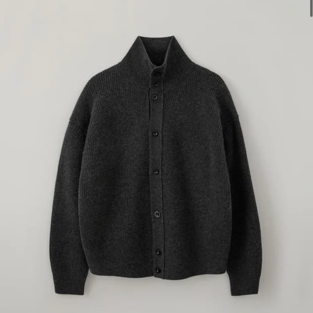 블랭크룸 하이넥 가디건 차콜 캐시미어10%