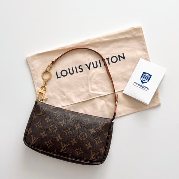 루이비통 모노그램 포치백 악세수아