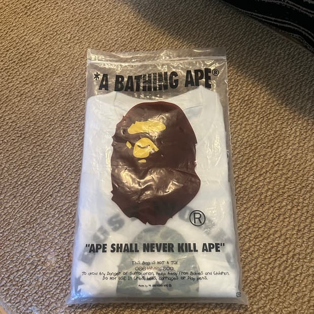 베이프Bape 반팔티 FW25 팝니다