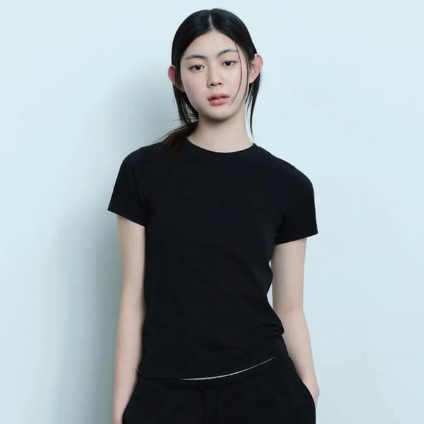 무신사 우먼즈 슬림 크루 넥 티셔츠 [블랙]